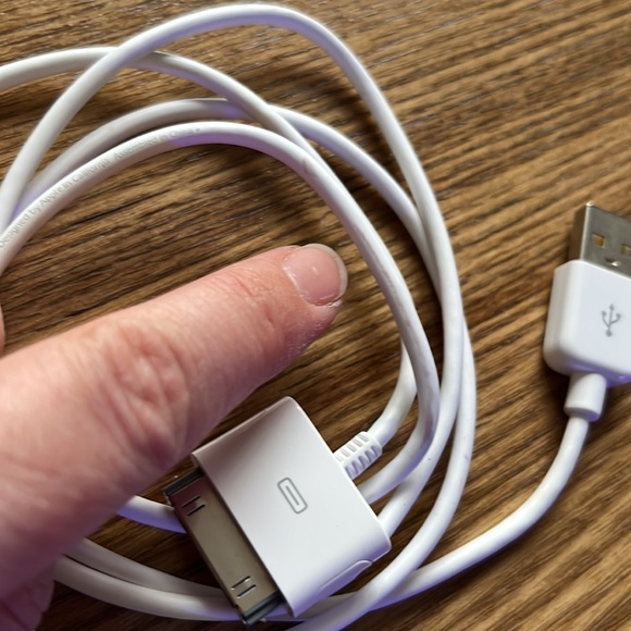 Apple dock connector to USB cable - Picture 4 of 4